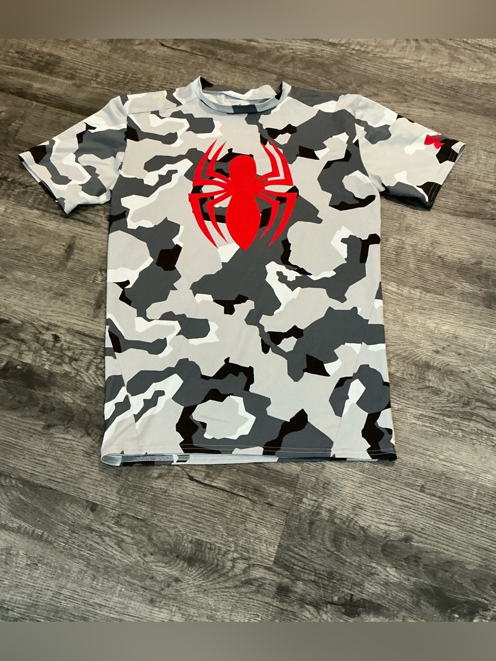 Under Armour Gray & Black Camo Compression Shirt Red Spider Graphic Boys Large